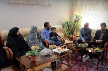 لحظه اعلام خبر بازگشت پیکر شهید پس از ۳۵ سال به خانواده‌اش