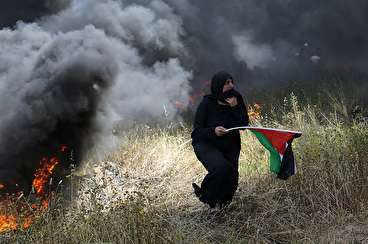 لحظه شلیک تک‌تیرانداز صهیونیست به سمت زن فلسطینی