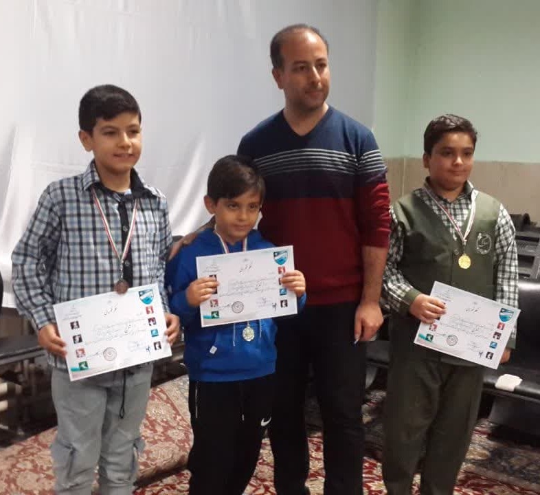رقابت دانش آموزان شطرنج باز در اسلامشهر