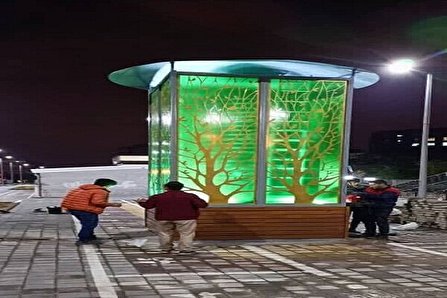 نصب نخستین درخت مصنوعی کشور در تبریز