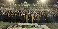 تشییع پیکر شهیدان حادثه شاهچراغ در مشهد/ شهدای حرم بر دستان مردم به پابوس حضرت رضا (ع) رفتند