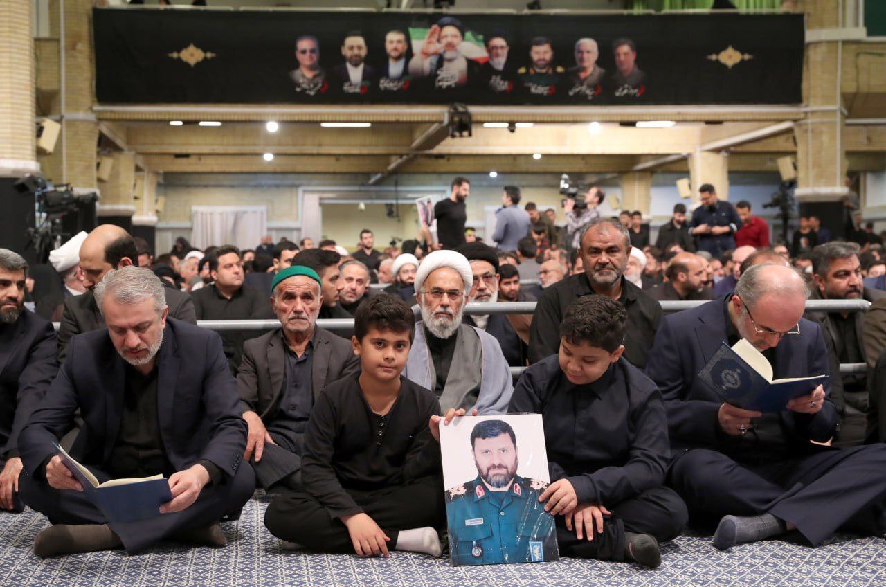 تصاویری از مراسم بزرگداشت شهدای خدمت در حسینیه امام خمینی (ره)