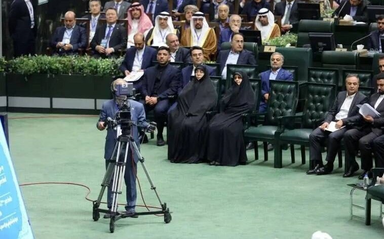 حضور همسر شهید امیرعبداللهیان در افتتاحیه مجلس دوازدهم
