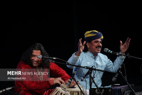 اجراهای ترانه‌های راجستان راهیش بهارتی از کشور هندوستان در دومین روز از سی و نهمین جشنواره موسیقی فجر
